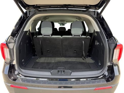 Used 2025 Ford Explorer Active RWD image 14
