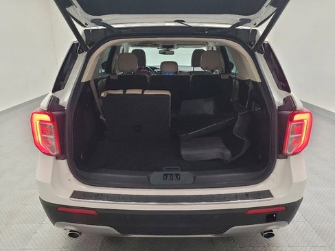Used 2021 Ford Explorer Limited w/ Equipment Group 301A AWD/4WD image 29