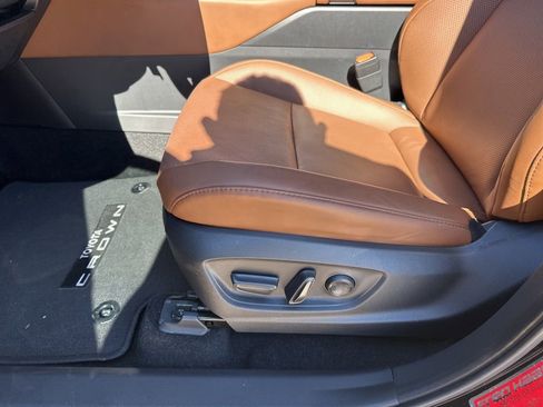 Used 2025 Toyota Crown Signia image 17