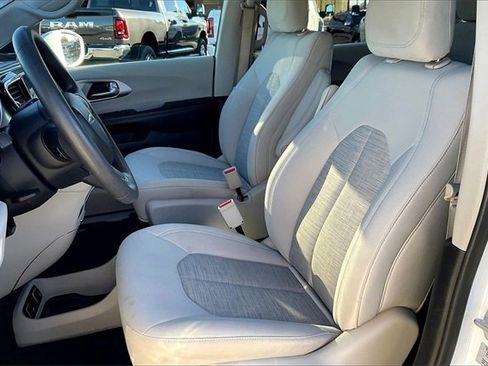 Used 2017 Chrysler Pacifica Touring Plus image 27