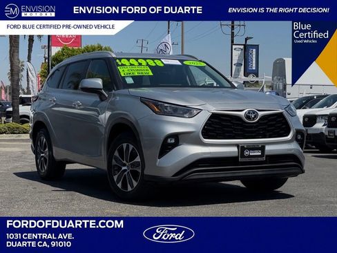 Used 2025 Toyota Highlander XLE FWD image 1