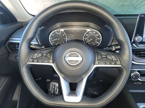 Used 2025 Nissan Altima 2.5 SV image 22