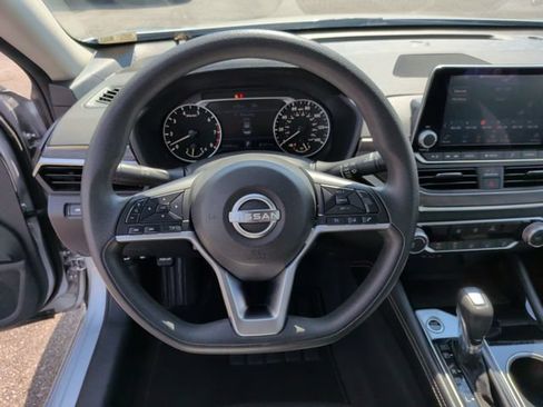 Used 2023 Nissan Altima 2.5 SV FWD image 13