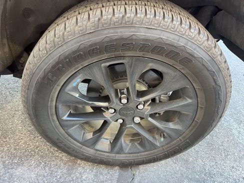 Used 2023 Jeep Wrangler Unlimited Sahara image 11