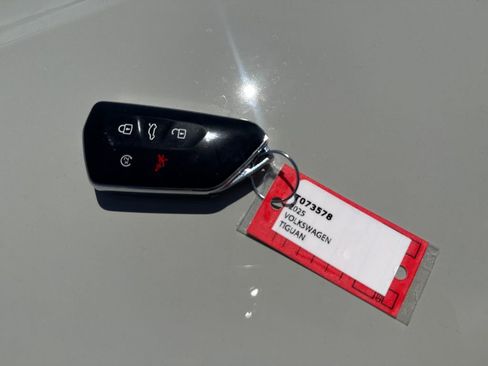 Used 2025 Volkswagen Tiguan SE R-Line AWD/4WD image 29