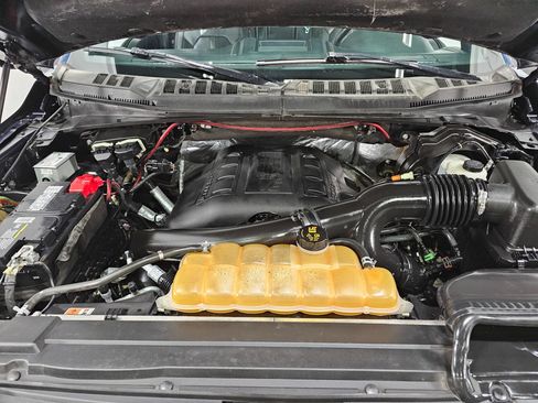Used 2015 Ford F150 Platinum w/ Equipment Group 701A Luxury AWD/4WD image 3