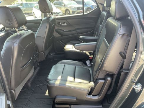 Used 2021 Chevrolet Traverse LT w/ LT Premium Package AWD/4WD image 10