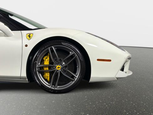 Used 2019 Ferrari 488 GTB RWD image 4