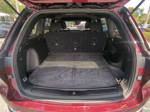 Used 2024 Jeep Grand Cherokee Laredo AWD/4WD image 14