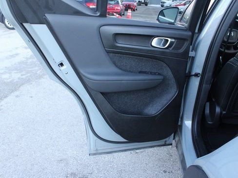 Used 2025 Volvo XC40 B5 Plus image 27