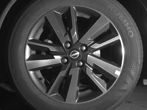 Used 2025 Nissan Versa SV FWD image 12