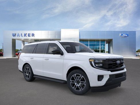 New 2025 Ford Expedition Active image 7