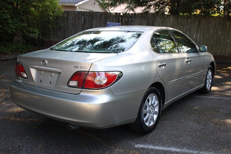 Used 2003 Lexus ES 330 w/ Premium Pkg FWD image 3