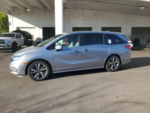 Used 2023 Honda Odyssey Touring image 3