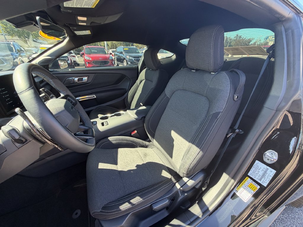 Used 2025 Ford Mustang Coupe RWD image 8