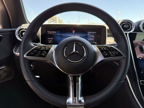 Used 2025 Mercedes-Benz GLC 300 image 25