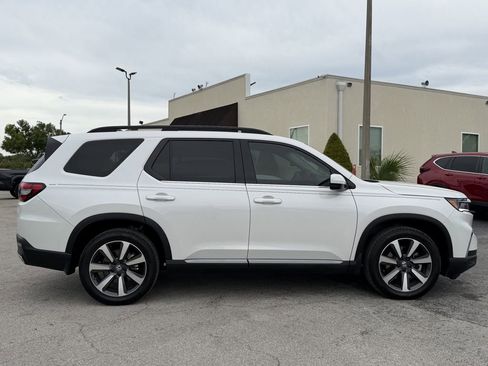 Used 2025 Honda Pilot Touring image 4