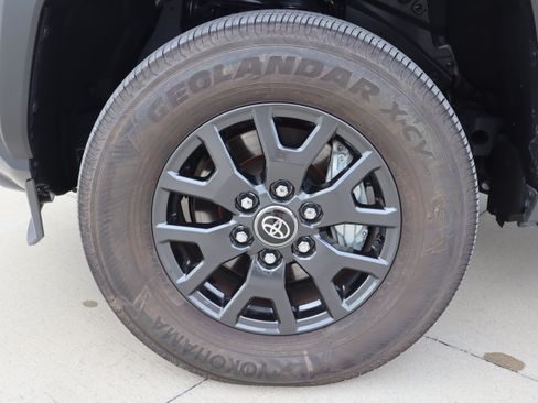 Used 2026 Toyota 4Runner SR5 AWD/4WD image 28