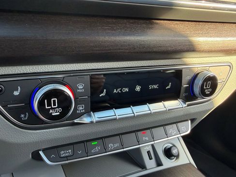 Used 2024 Audi Q5 e Premium Plus w/ Premium Plus Package image 36