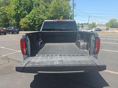 Used 2024 GMC Sierra 1500 SLT AWD/4WD image 9