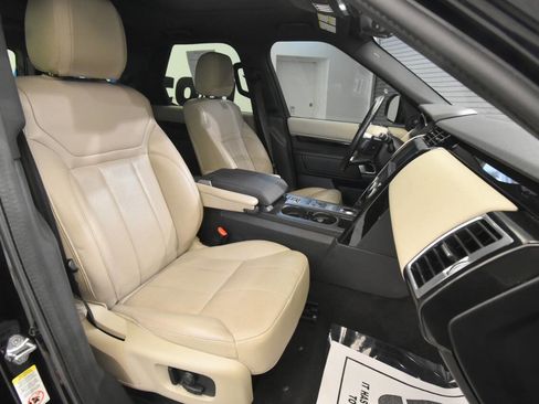 Used 2020 Land Rover Discovery SE AWD/4WD image 17