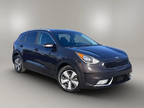 Used 2017 Kia Niro EX FWD image 2