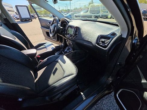 Used 2019 Jeep Compass Latitude AWD/4WD image 28