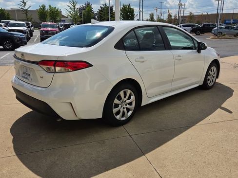 Used 2026 Toyota Corolla LE FWD image 5