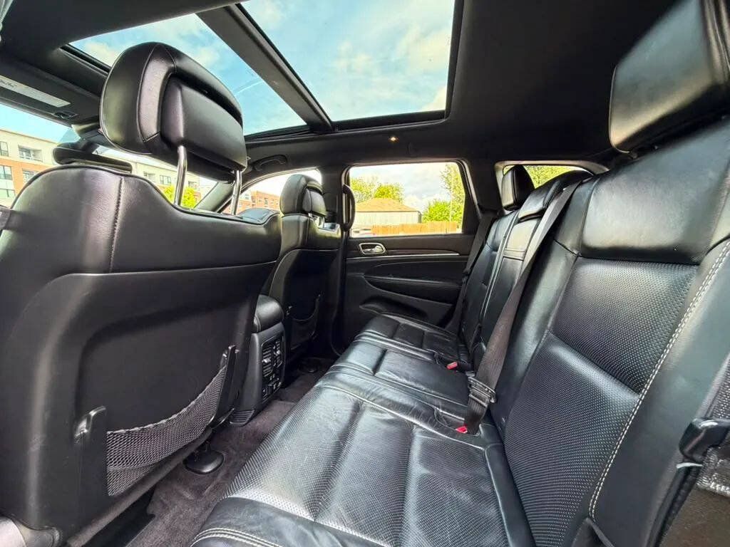 Used 2017 Jeep Grand Cherokee Overland AWD/4WD image 10