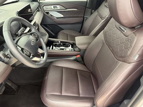 Certified 2025 Ford Explorer Platinum w/ Ultimate Package AWD/4WD image 5