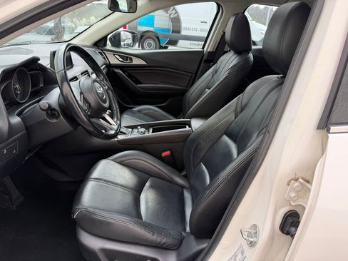 Used 2018 MAZDA MAZDA3 Touring image 5