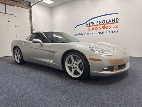 Used 2006 Chevrolet Corvette Coupe w/ Preferred Equipment Group RWD image 4