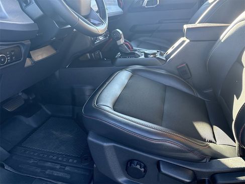 Used 2025 Ford Bronco Big Bend w/ Black Diamond Package image 9