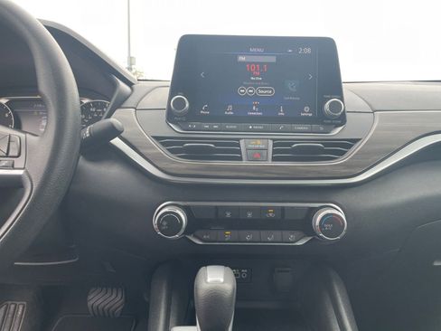 Used 2025 Nissan Altima 2.5 SV image 17