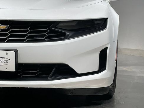Used 2019 Chevrolet Camaro LT RWD image 4