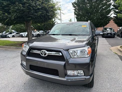 Used 2011 Toyota 4Runner Limited AWD/4WD image 2