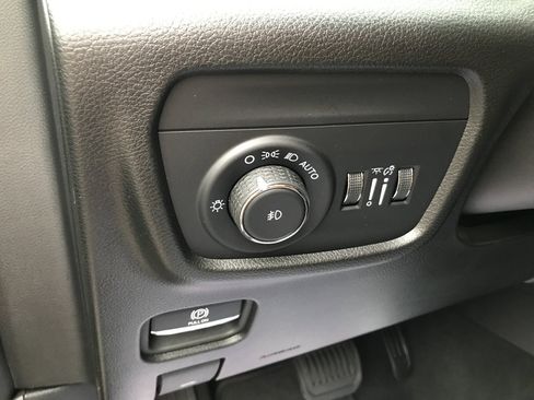Used 2024 Jeep Grand Cherokee L Limited w/ Luxury Tech Group II AWD/4WD image 16