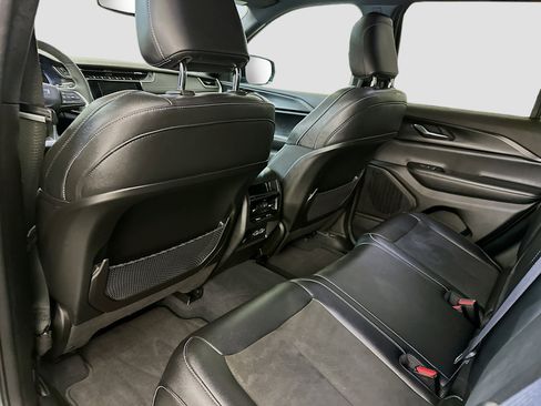 Used 2023 Jeep Grand Cherokee Altitude image 28