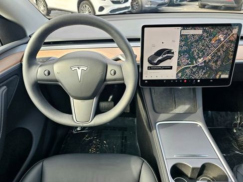 Used 2024 Tesla Model Y Long Range image 29