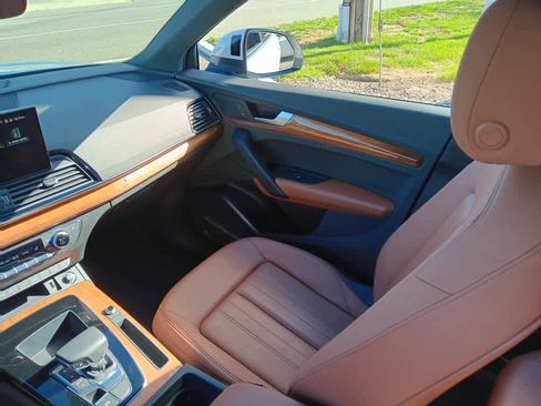 Used 2023 Audi Q5 Premium w/ Convenience Package image 14