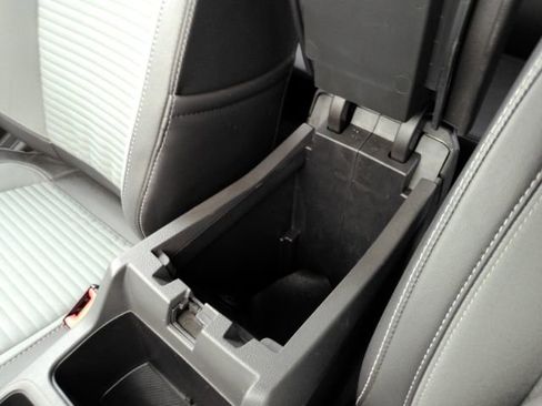 Used 2017 Ford Escape SE w/ SE Sport Appearance Package image 45