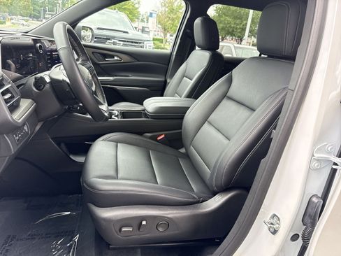 Used 2025 Chevrolet Traverse LT w/ Driver Confidence Package AWD/4WD image 13