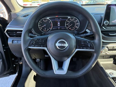 Used 2025 Nissan Altima 2.5 SV image 27