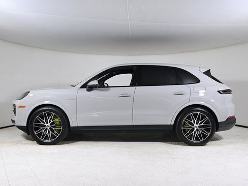 Certified 2025 Porsche Cayenne S image 2