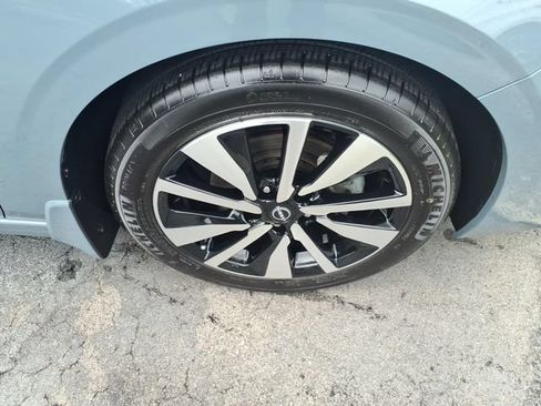 Used 2024 Nissan Sentra SV w/ SV Premium Package FWD image 4