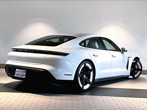 Used 2025 Porsche Taycan image 10