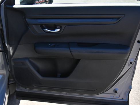 Used 2025 Honda CR-V LX image 39