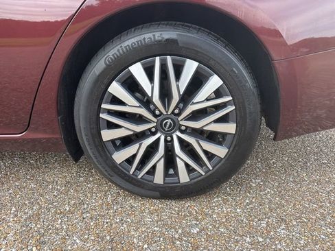 Used 2024 Nissan Altima 2.5 SV image 9