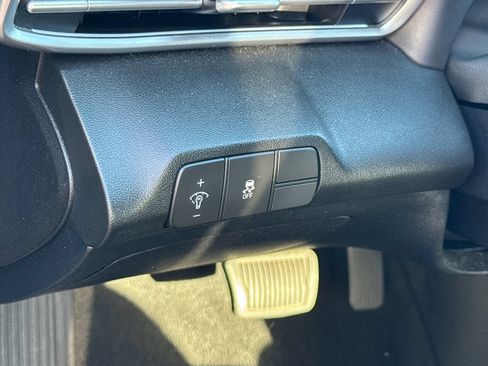 Used 2024 Hyundai Elantra SEL FWD image 9