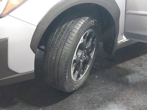 Used 2022 Subaru Crosstrek 2.0i Premium w/ Moonroof Package image 32